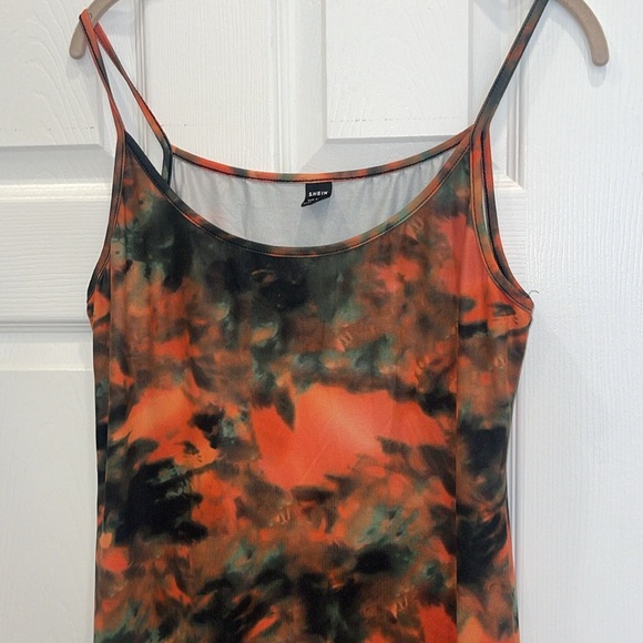 Dresses - Picture 6 of 7